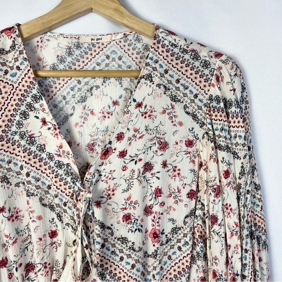 Francesca's Mi Ami Catelyn White Red Lace Up Tile Print Blouse XS - Picture 5 of 6